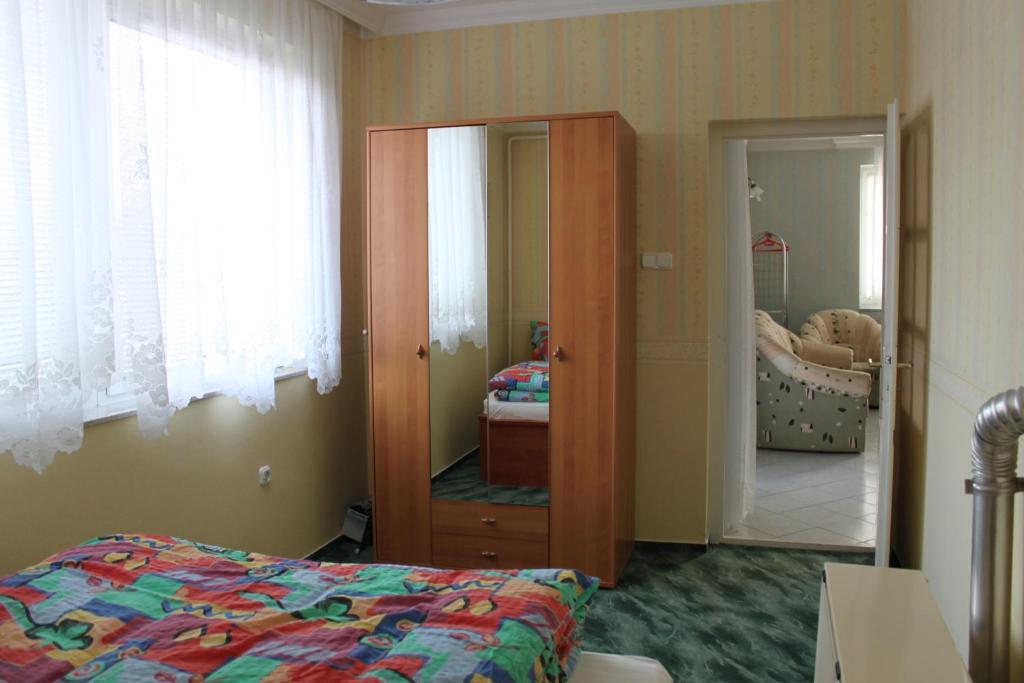 Orwa Apartmanok - Fenyofa Koez Zalakaros Phòng bức ảnh
