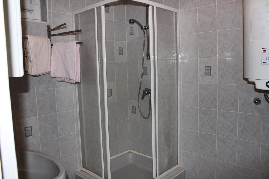 Orwa Apartmanok - Fenyofa Koez Zalakaros Phòng bức ảnh