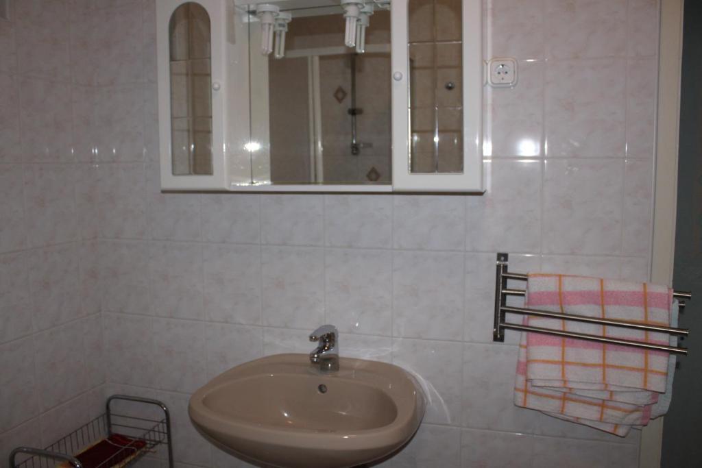 Orwa Apartmanok - Fenyofa Koez Zalakaros Phòng bức ảnh