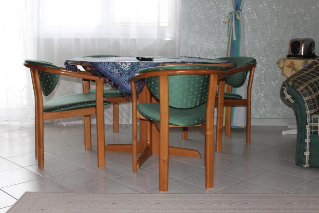 Orwa Apartmanok - Fenyofa Koez Zalakaros Phòng bức ảnh